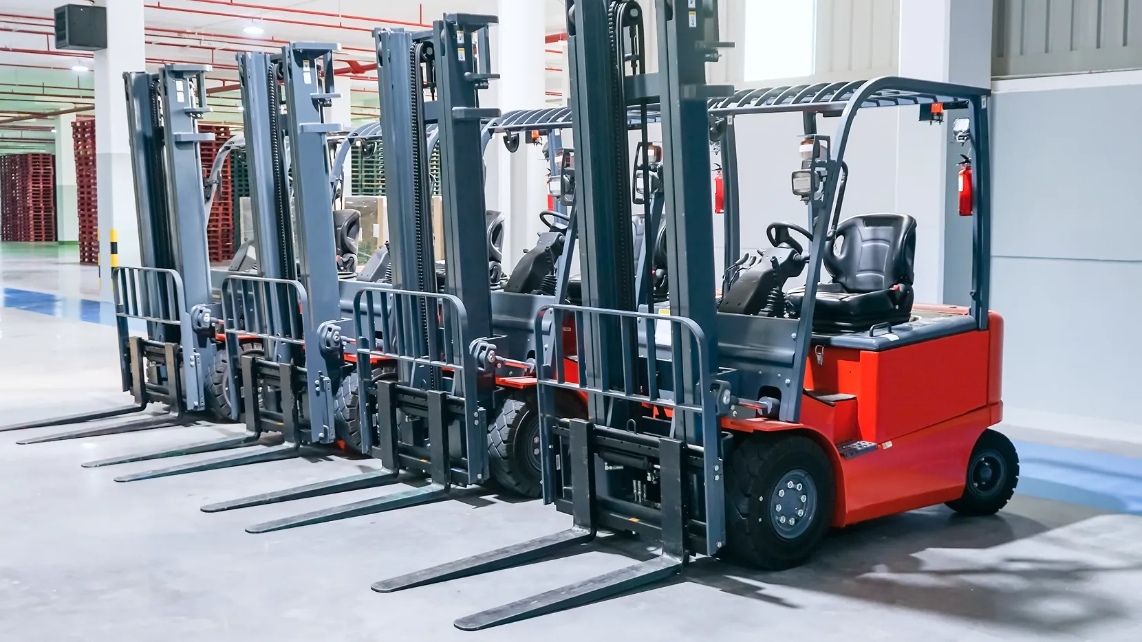 【徹底比較】フォークリフトの鉛バッテリーとリチウムイオンバッテリー、どちらを選ぶべき？